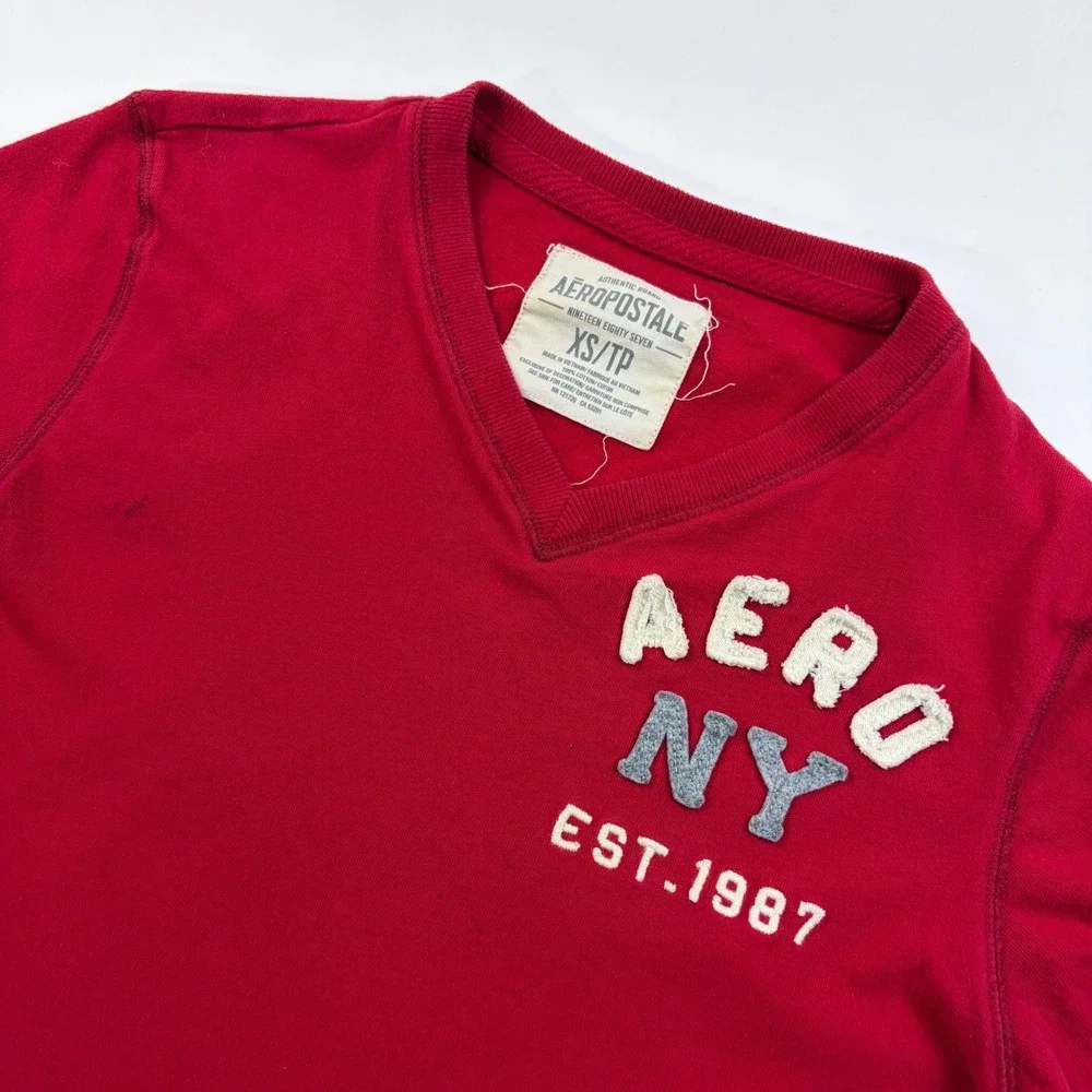 Y2K Aeropostale V-Neck Graphic T-Shirt Mens XS Red Aero NY Applique Cotton Tee